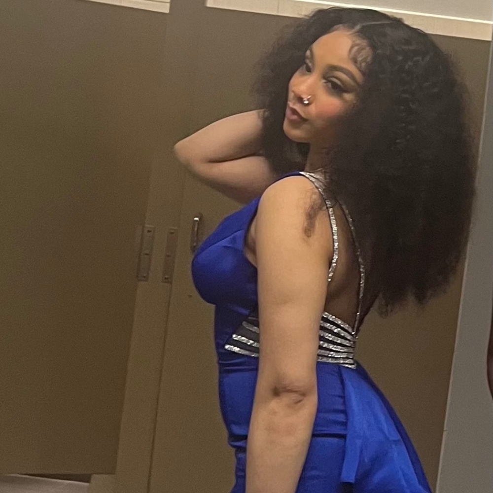 Elegant Dress/ Prom dress - Picture 1 of 4